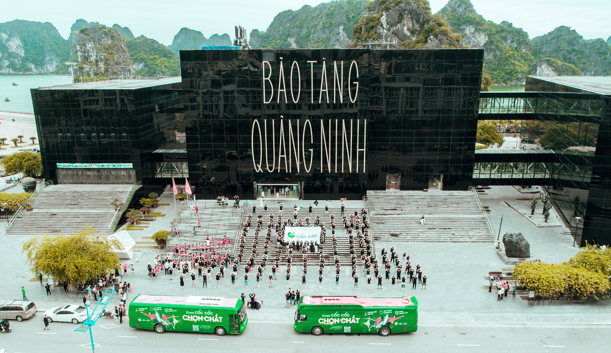 Cốc Cốc 团队庆祝成果